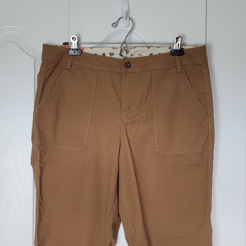 The North Face Khaki Capri Pants - Picture 9 of 9